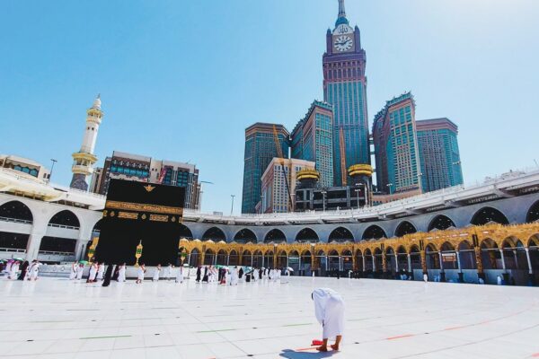 Affordable Family Umrah by Bus from Abu Dhabi – Book Fast Umrah Package From Dubai