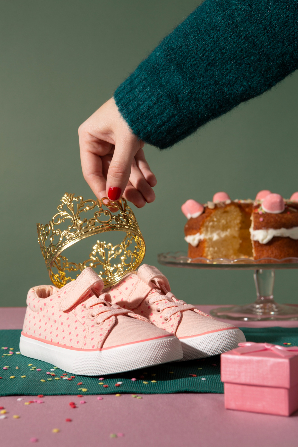 Embracing Cozy Elegance: Fall Fashion Essentials for the Modern Woman