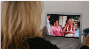 A family relaxing in their living room streaming shows on a smart TV using Ifvod TV and IPTV services in the United States.